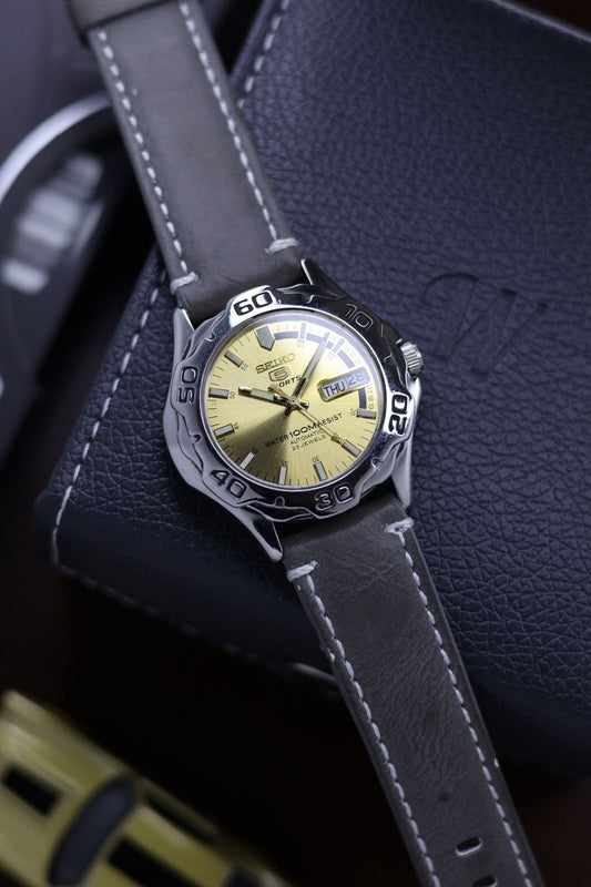 (Super Rare) Seiko 5 Sports Diver 100M Gold Sunray Dial with Glass Back - Automatic Vintage Watch (Pre Owned) - SE482