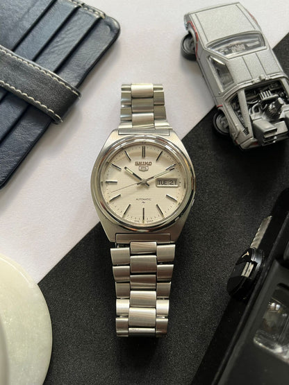 1983 Seiko 5 Textured White Dial (Pre Owned)