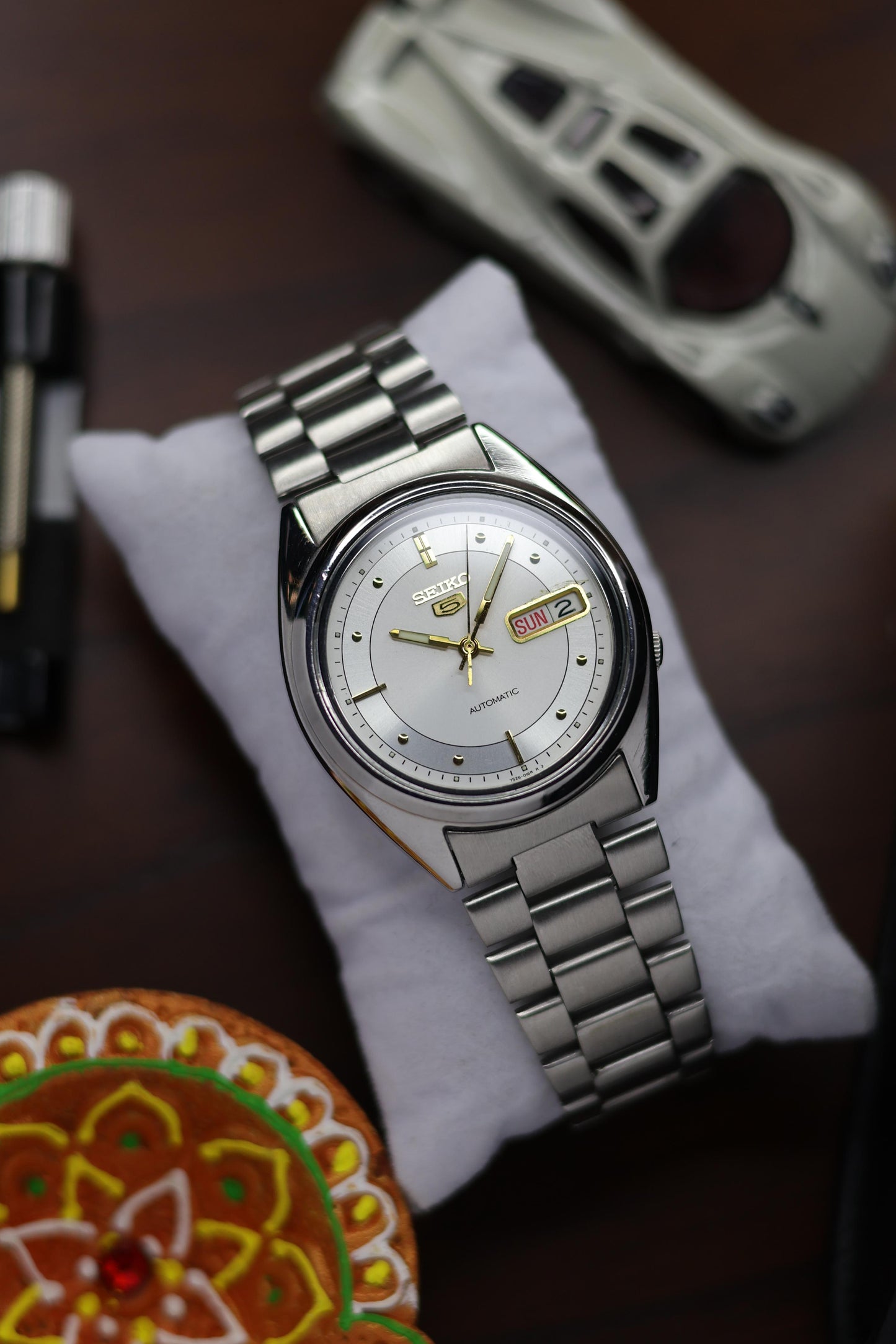 Seiko 5 Silver Patterned Dial with Glass Back (Pre Owned)