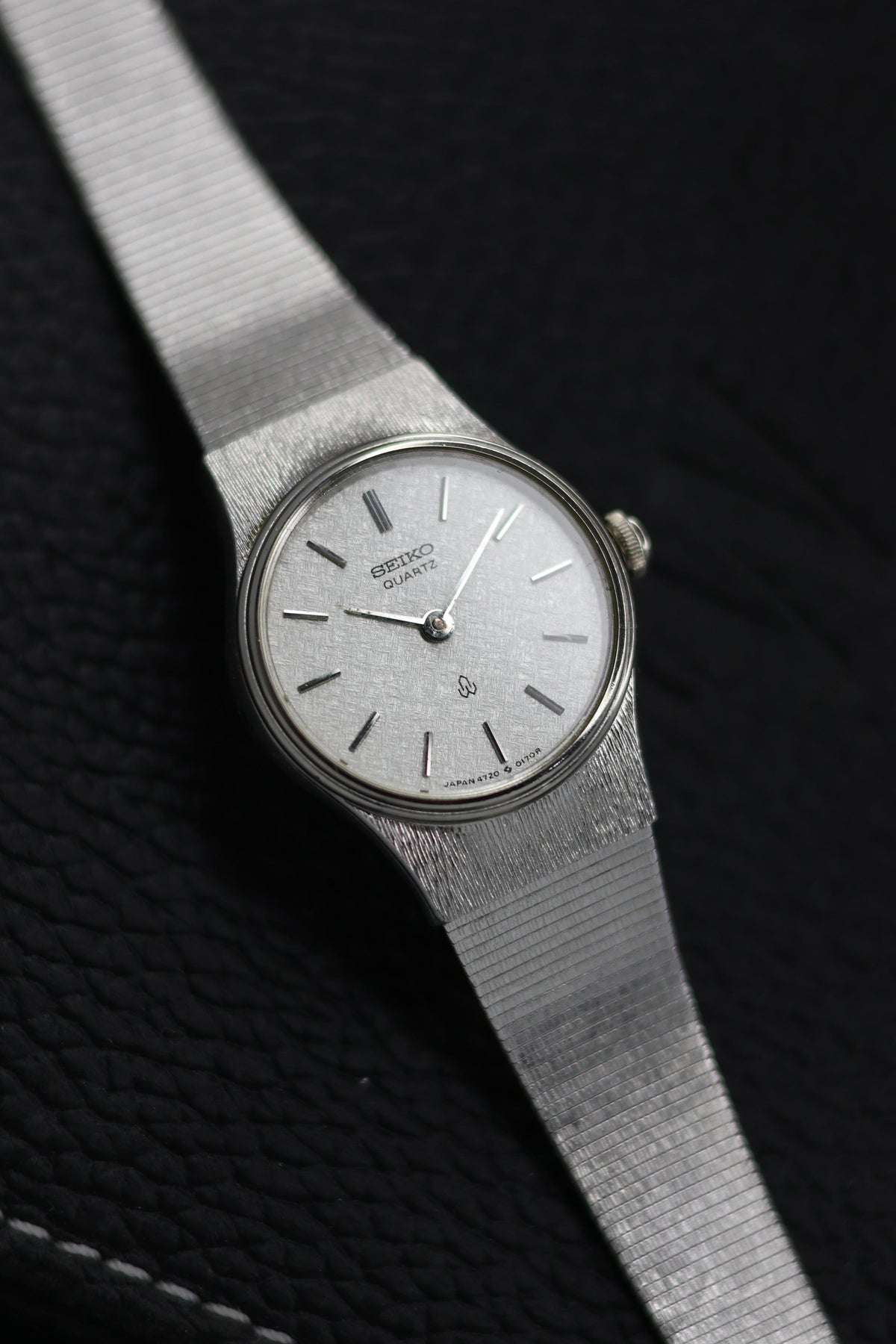 (JDM - Extremely Rare) 1987 Seiko Ladies White Snowflake Dial - Quartz Vintage Watch (Pre Owned) - SE632