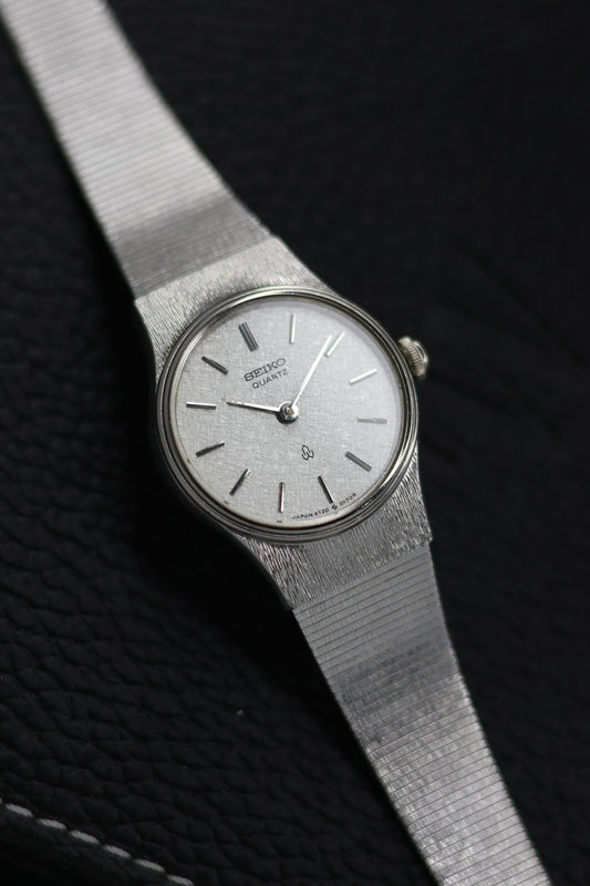 (JDM - Extremely Rare) 1987 Seiko Ladies White Snowflake Dial - Quartz Vintage Watch (Pre Owned) - SE632