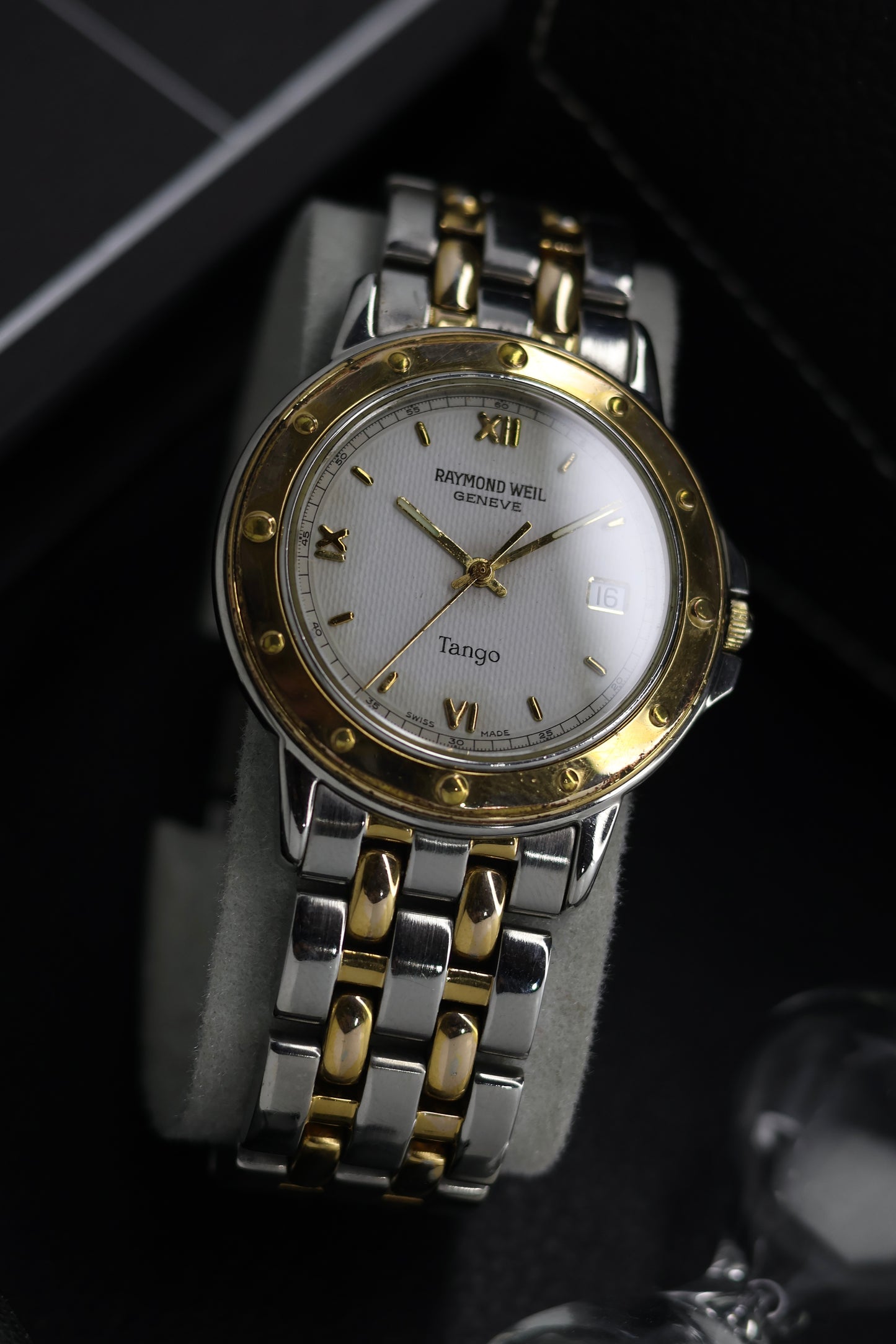 (Super Rare) Raymond Weil Geneve TANGO Quartz Two-Tone White Dial with Gold Plated Bezel - Automatic Swiss Vintage Watch (Pre Owned) - SE709