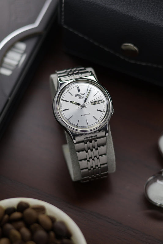 (Super Rare) 1985 Seiko 5 Silver Dial - Automatic Vintage Watch (Pre Owned) - A339