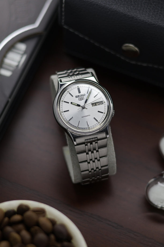 (Super Rare) 1985 Seiko 5 Silver Dial - Automatic Vintage Watch (Pre Owned) - A339