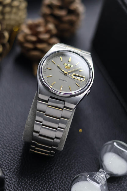 (Super Rare) 1981 Seiko 5 Grey Dial - Automatic Vintage Watch (Pre Owned) - SE651