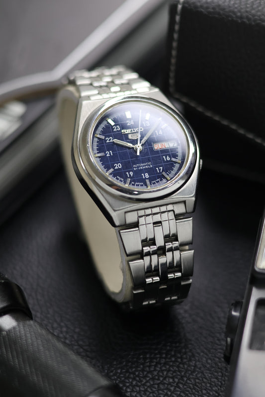(Super Rare) Seiko 5 Blue Sunray Graph Dial with Glass Back - Automatic Vintage Watch (Pre Owned) - SE643