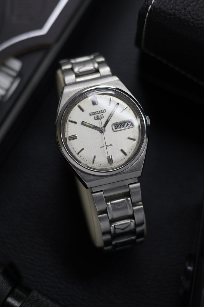 (Super Rare) 1984 Seiko 5 Silver Dial - Automatic Vintage Watch (Pre Owned) - SE634