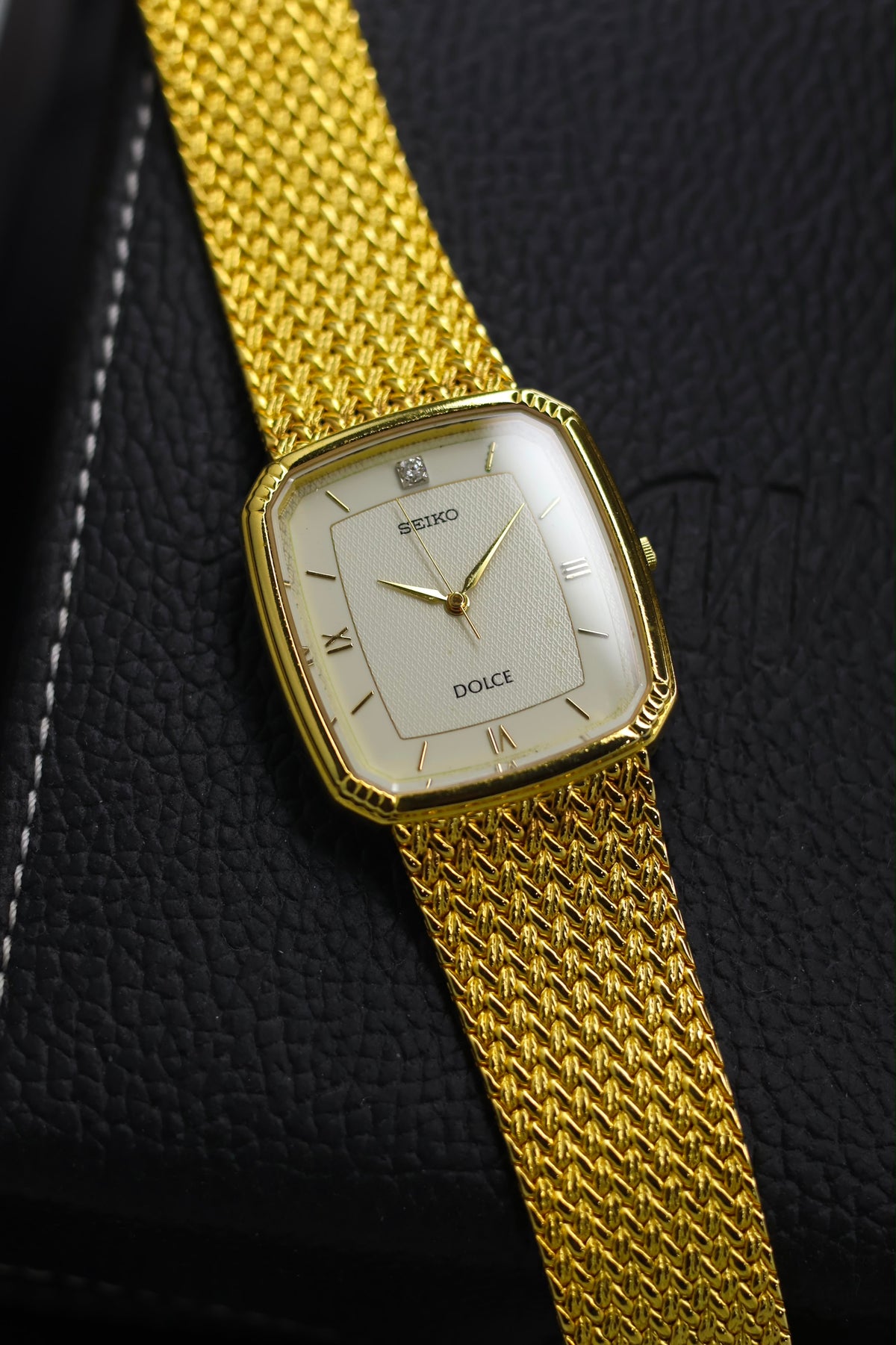 (JDM - Extremely Rare) 1994 Seiko Dolce Tank Enamel Guilloche Dial with Integrated Leaf-Carved Milanese Bracelet - Japanese Vintage Watch (Pre Owned) - SE780