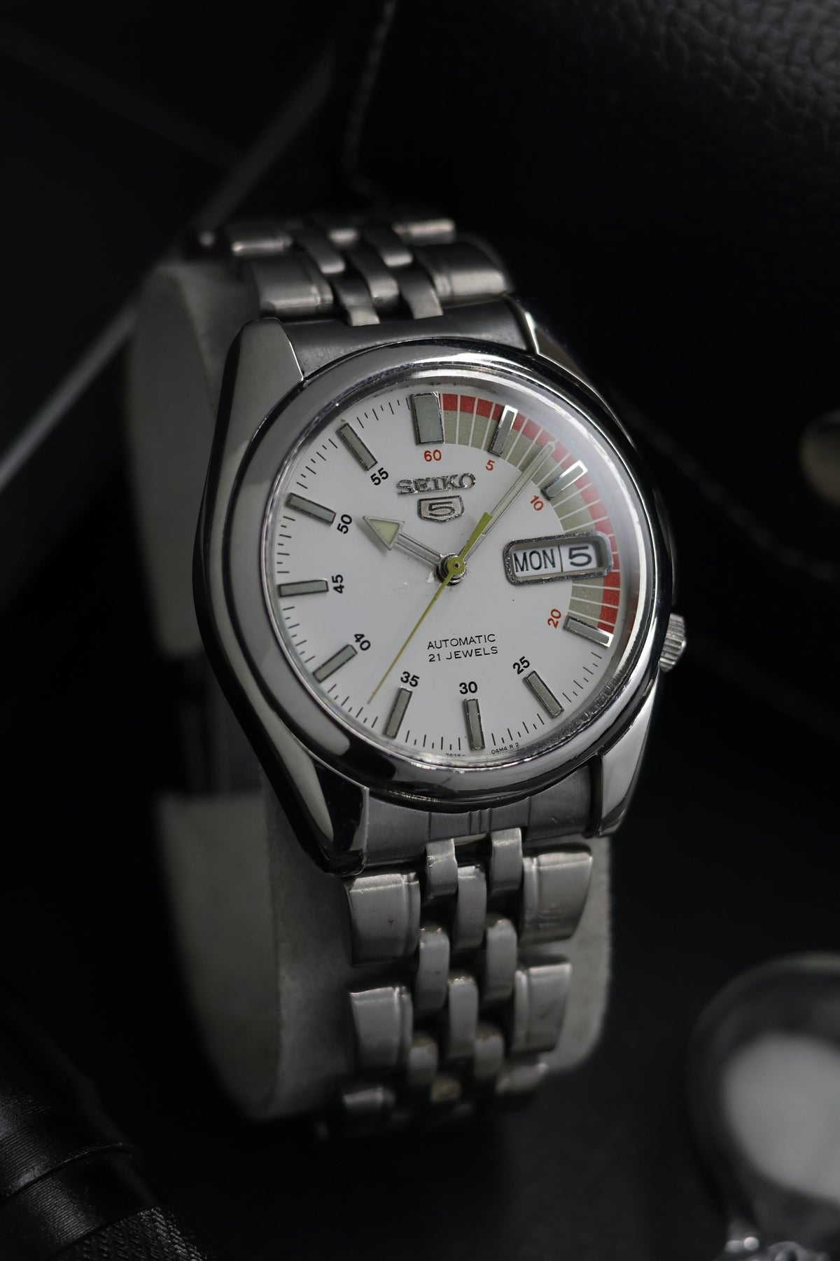 (Super Rare) Seiko 5 White Racing Dial with Glass Back - Automatic Vintage Watch (Pre Owned) - SE866