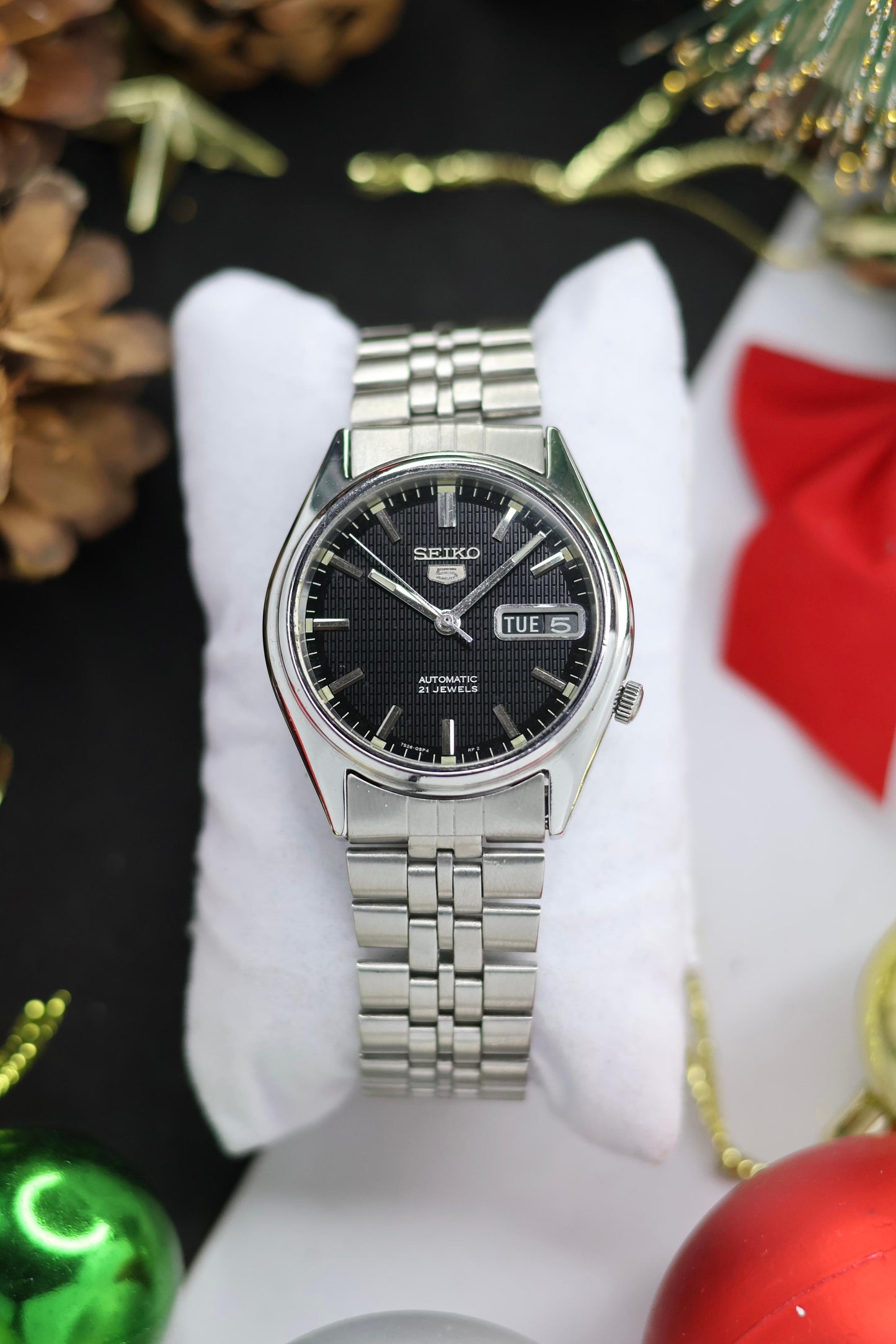 (Super Rare) Seiko 5 Black Textured Dial with Glass Back (Pre Owned)