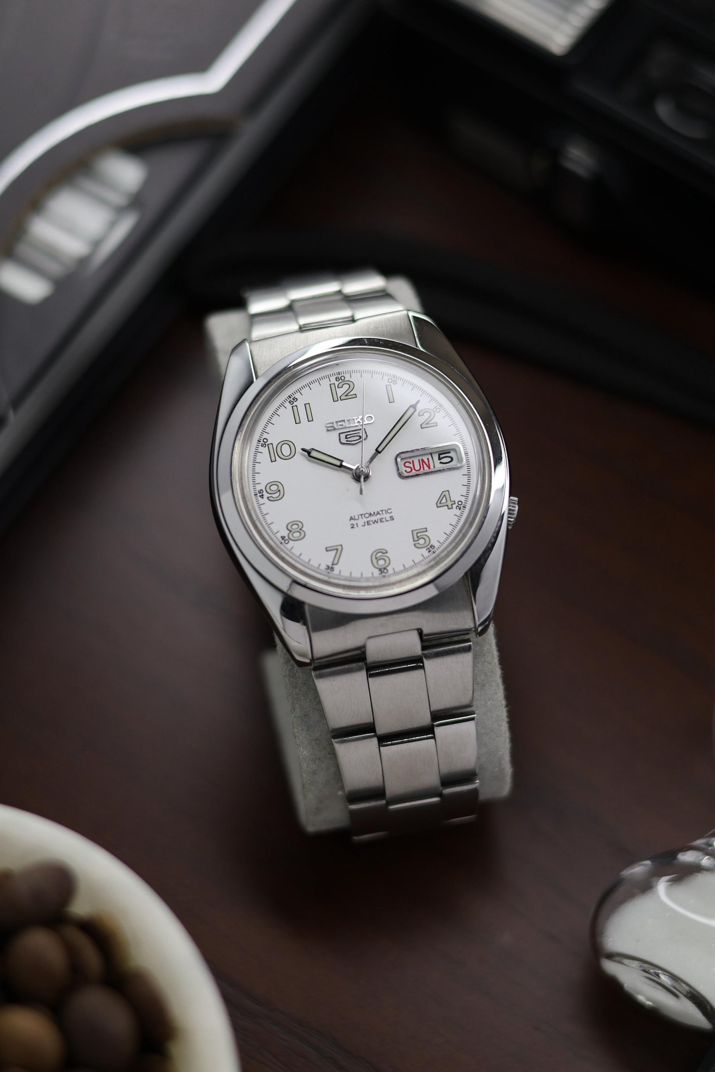 Seiko 5 White Field Dial with Glass Back - Automatic Vintage Watch (Pre Owned) - A239