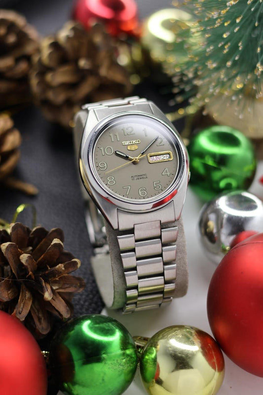 (Super Rare) 1984 Seiko 5 Grey Field Dial - Automatic Vintage Watch (Pre Owned) - SE540