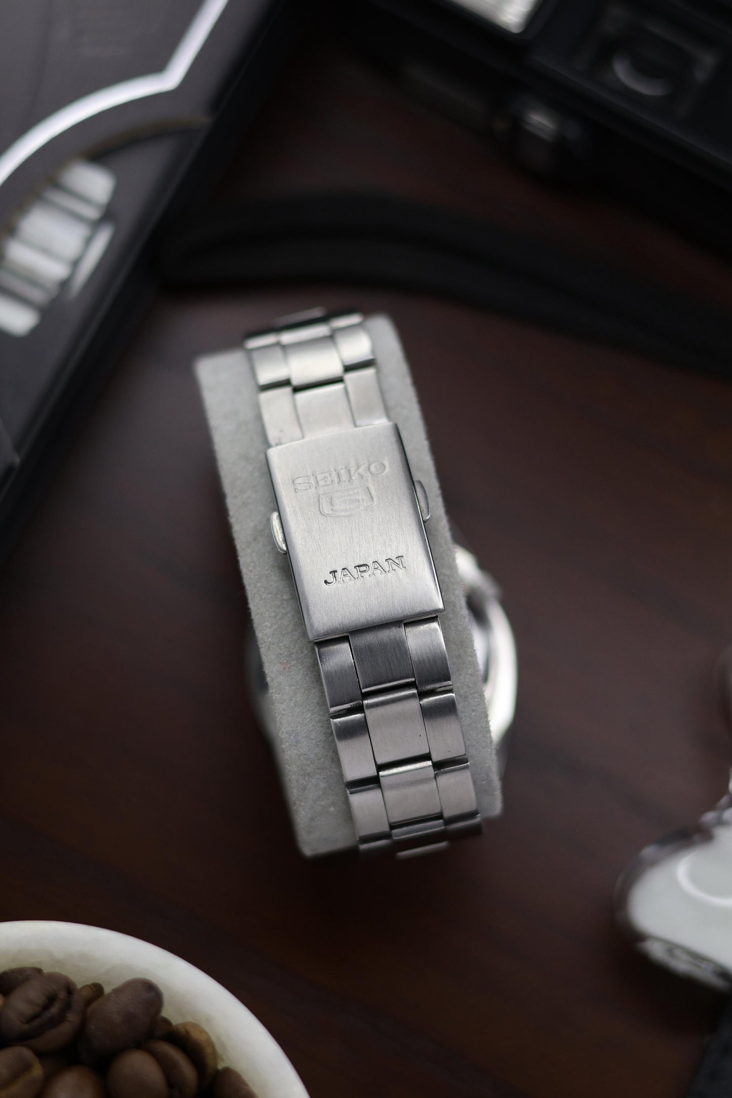 Seiko 5 White Field Dial with Glass Back - Automatic Vintage Watch (Pre Owned) - A239