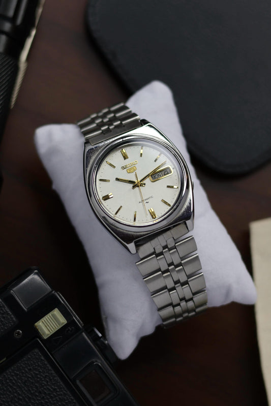 1981 Seiko 5 Silver Dial - Automatic Vintage Watch (Pre Owned)