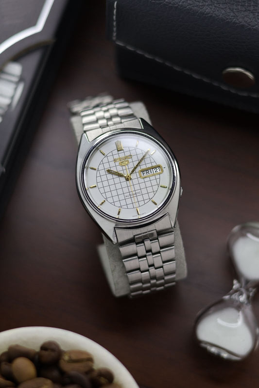 (Super Rare) 1986 Seiko 5 White Graph Dial - Automatic Vintage Watch (Pre Owned) - SE442