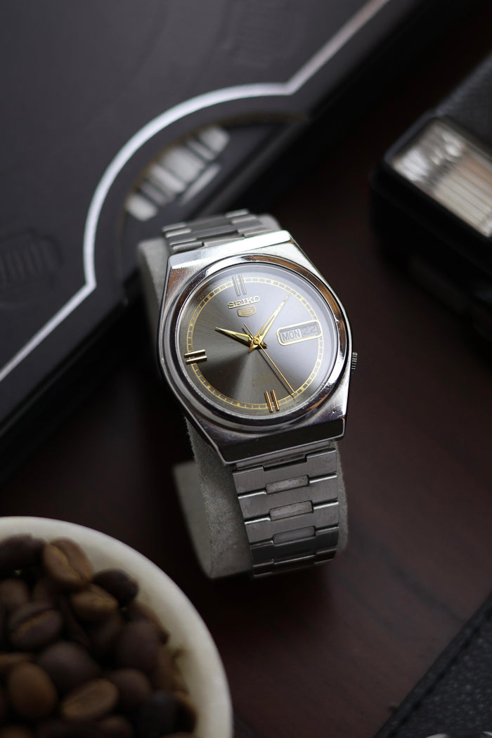 1984 Seiko 5 Silver Sunray Dial - Automatic Vintage Watch (Pre Owned) - A164