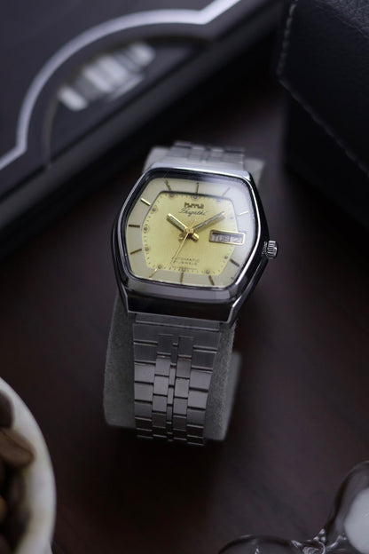 (Super Rare) Vintage HMT Pragathi - in Original Condition - Automatic Vintage Watch (Pre Owned) - SE425