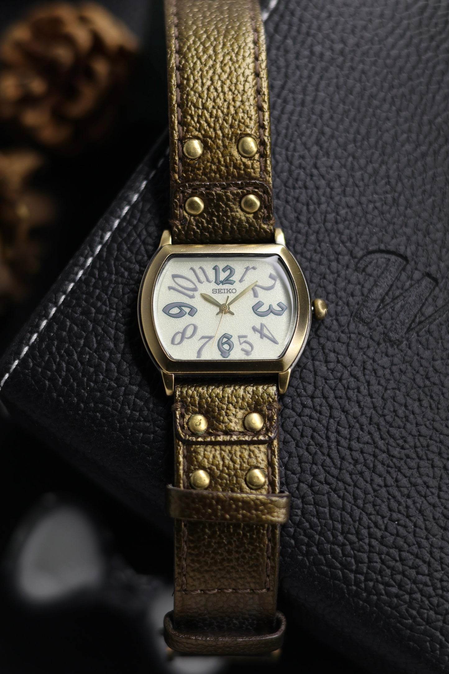 (JDM - Extremely Rare) 1996 Seiko Snowflake Dial with Wide Tonneau Shaped Case - Quartz Vintage Watch (Pre Owned) - SE542