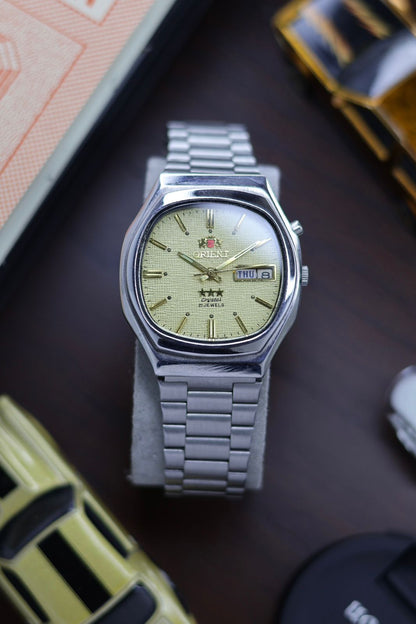 (Super Rare) Orient Tri-Star Crystal Champagne Micro Snakeskin Pattern TV Dial - Automatic Vintage Watch (Pre Owned) - SE487