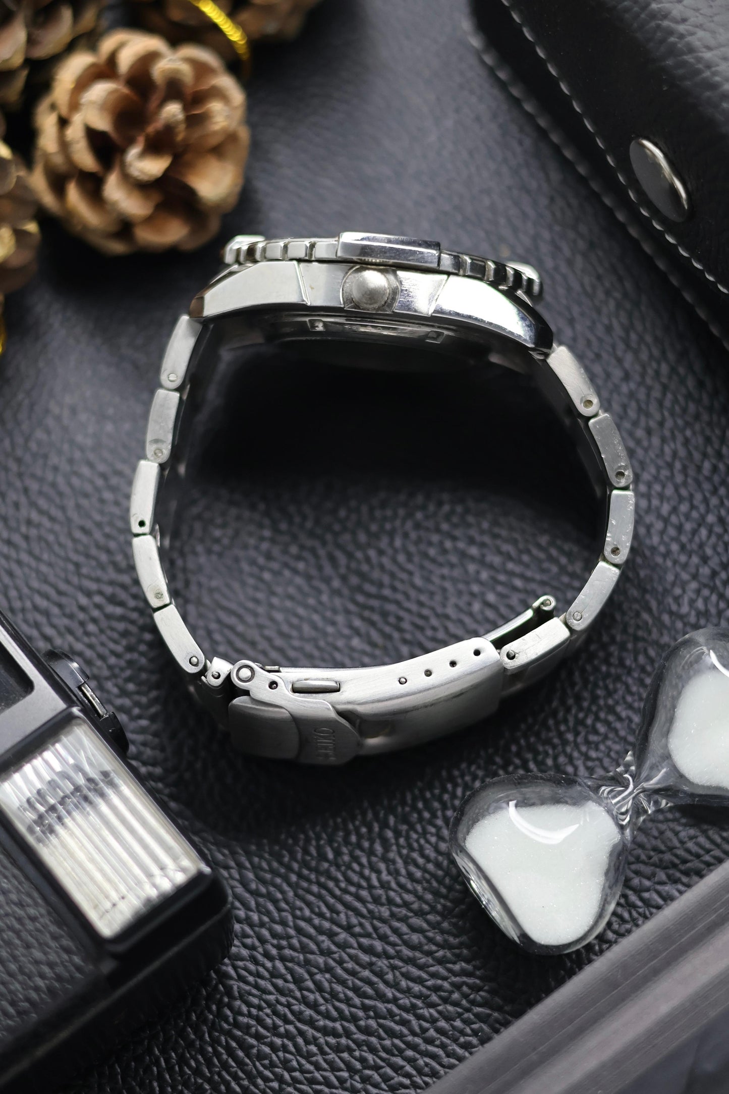 (Super Rare) Seiko 5 SPORTS 44mm 100M WR Black Dial with Glass Back & Rotating Compass Bezel - Automatic Vintage Watch (Pre Owned) - SE647