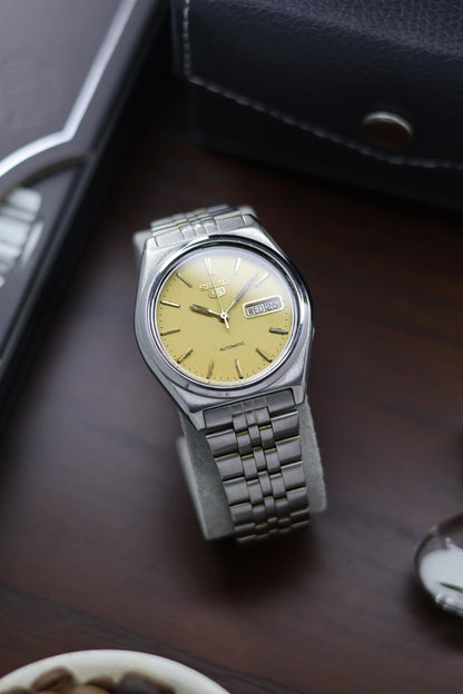 (Super Rare) 1981 Seiko 5 Yellow Textured Dial - Automatic Vintage Watch (Pre Owned) - A333