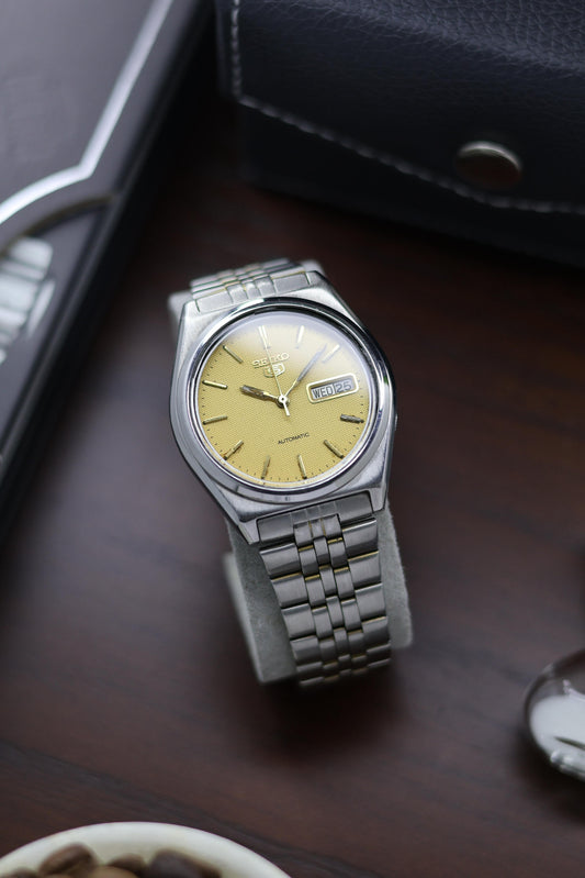 (Super Rare) 1981 Seiko 5 Yellow Textured Dial - Automatic Vintage Watch (Pre Owned) - A333