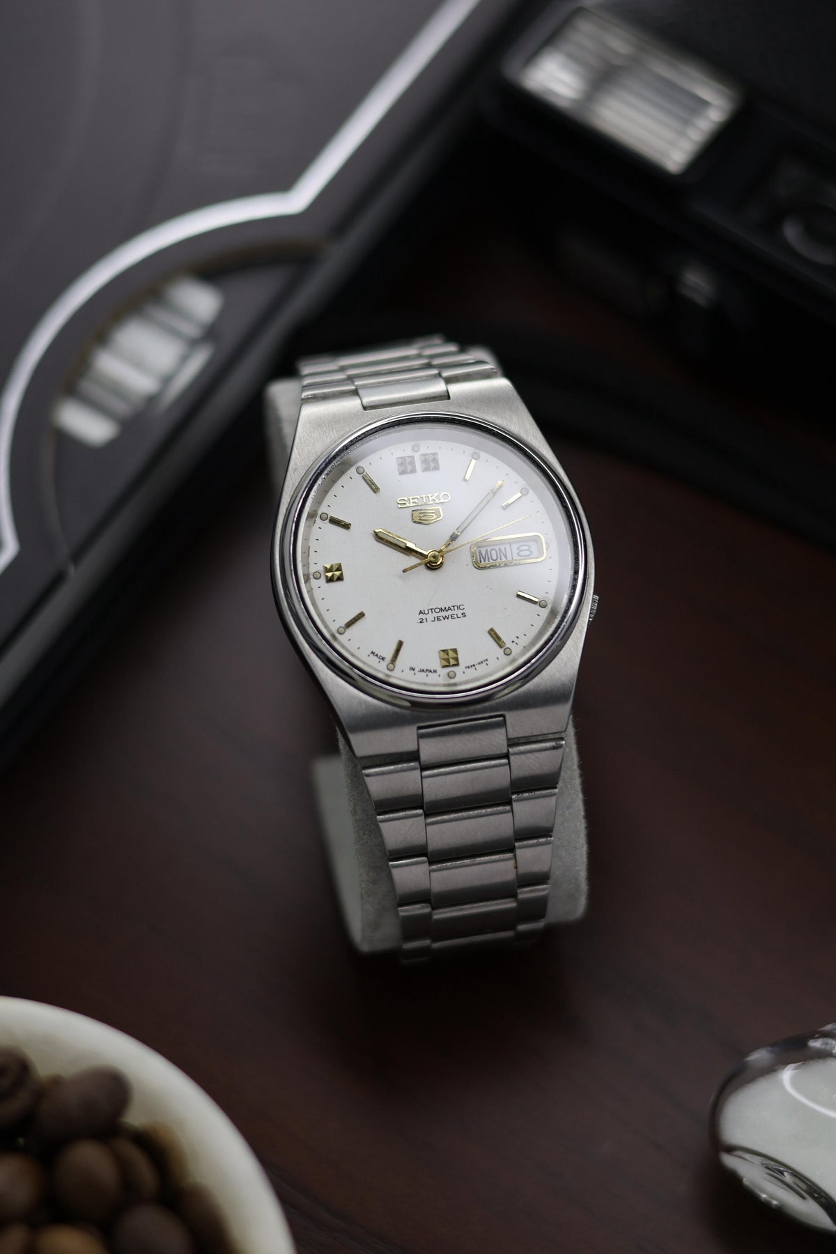 Seiko 5 White Dial with Glass Back - Automatic Vintage Watch (Pre Owned) - A247