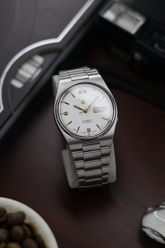 Seiko 5 White Dial with Glass Back - Automatic Vintage Watch (Pre Owned) - A247