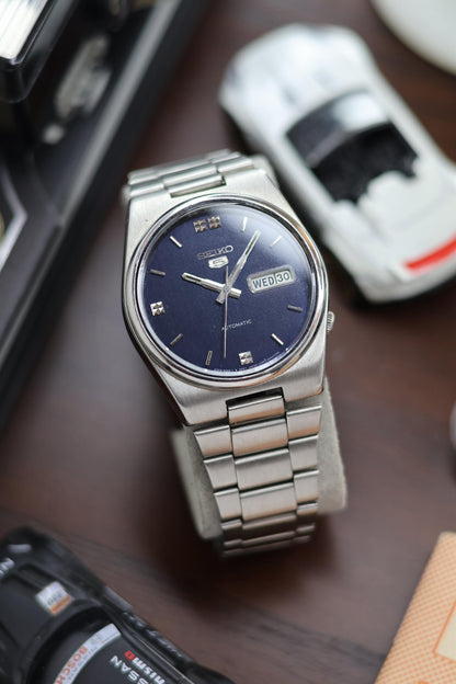 1982 Seiko 5 Navy Blue Dial - Automatic Vintage Watch (Pre Owned) - SE527