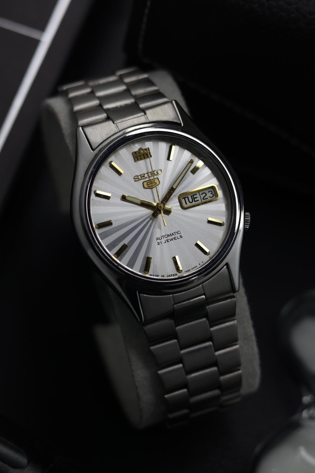 (Super Rare) 1997 Seiko 5 Silver Motif Dial - Automatic Vintage Watch (Pre Owned) - SE825