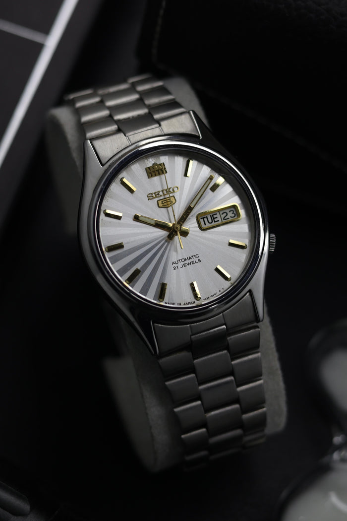 (Super Rare) 1997 Seiko 5 Silver Motif Dial - Automatic Vintage Watch (Pre Owned) - SE825