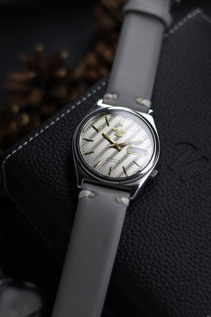 1997 Seiko 5 Silver Motif Dial - Automatic Vintage Watch (Pre Owned) - SE639