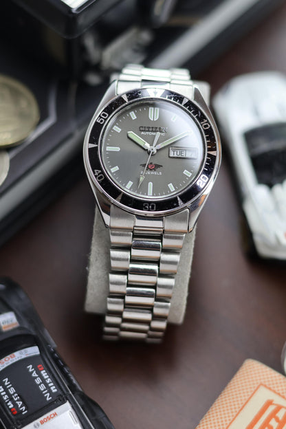 (Super Rare) Citizen Eagle 7 Grey Sunray Dial with Fixed Diver Style Bezel - Automatic Vintage Watch (Pre Owned) - SE526