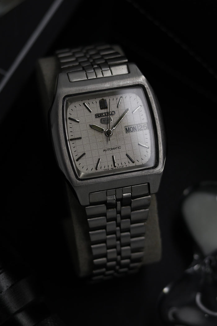 (Extremely Rare) 1981 Seiko 5 White Graph TV Dial - Automatic Vintage Watch (Pre Owned) - SE618