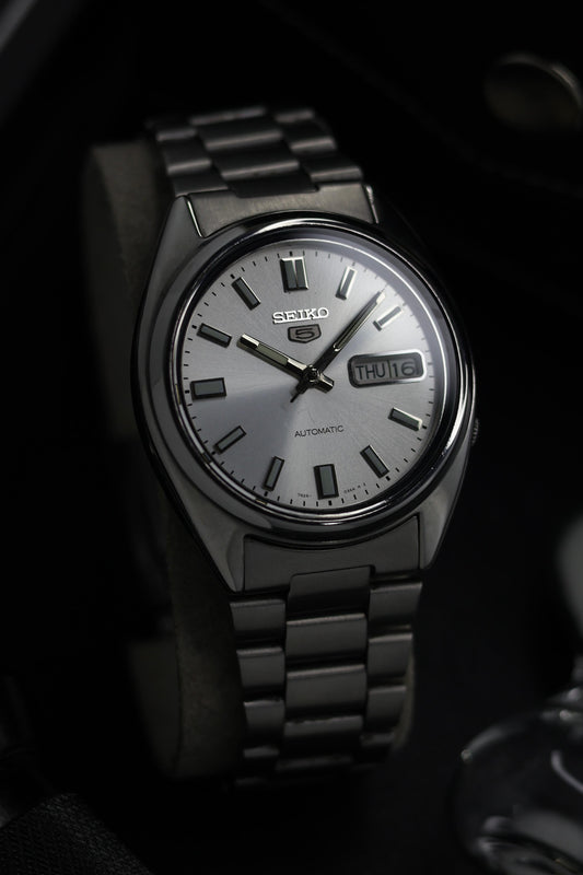 (Super Rare) Seiko 5 SNXS73 Silver Sunray Dial with Glass Back - Automatic Vintage Watch (Pre Owned) - SE711
