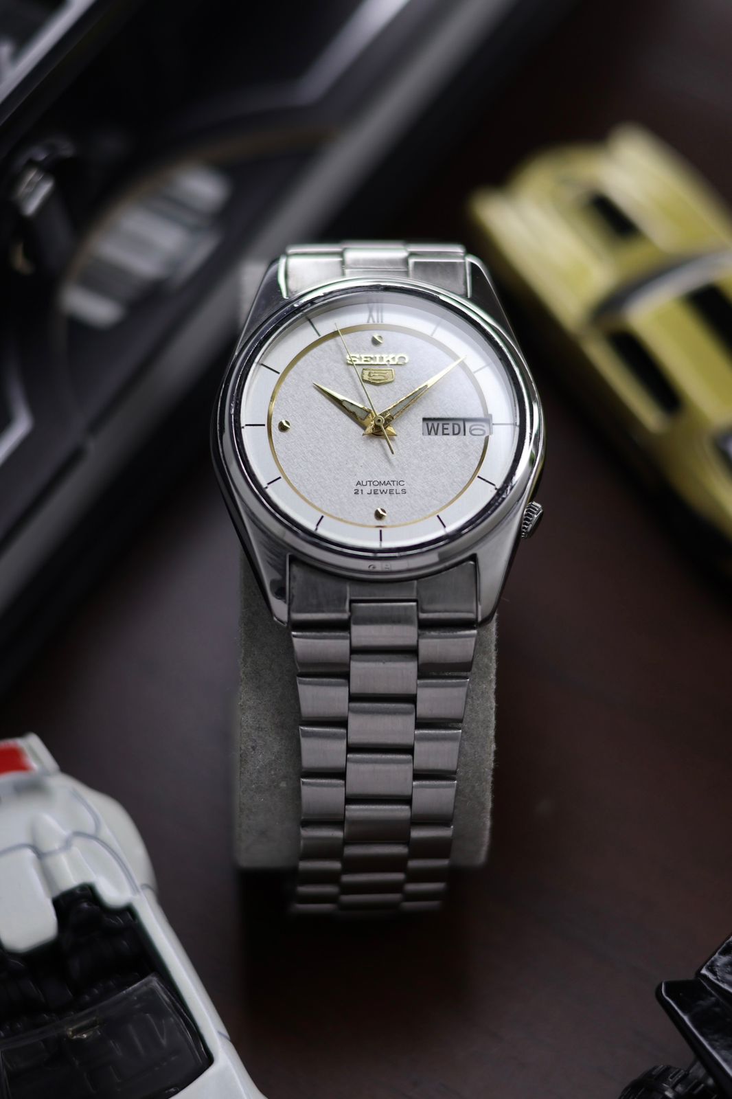 (Super Rare) 1976 Seiko 5 White Snowflake Dial - Automatic Vintage Watch (Pre Owned) - SE466