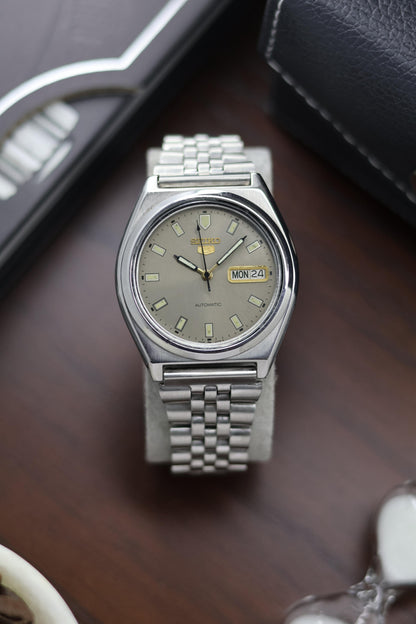1986 Seiko 5 Grey Dial - Automatic Vintage Watch (Pre Owned) - A252