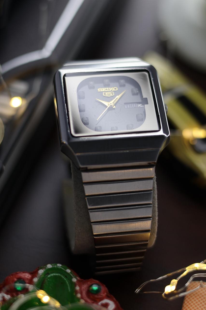 (Super Rare) 1983 Seiko 5 23 Jewels TV Dial - Automatic Vintage Watch (Pre Owned) - SE528