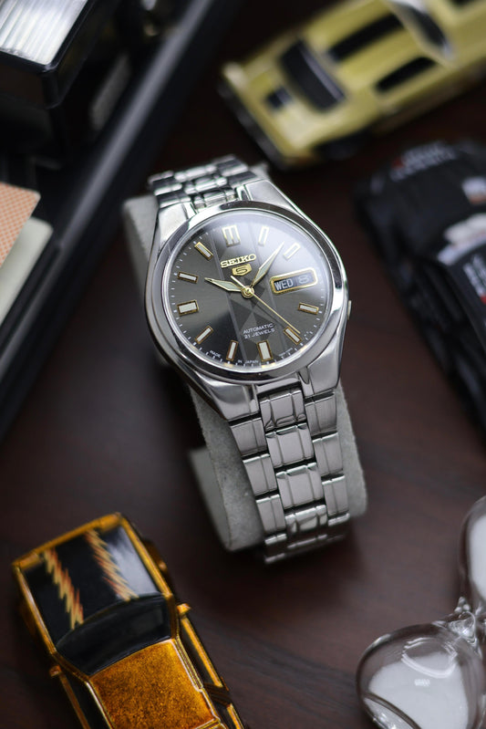 (Super Rare) Seiko 5 Black Motif Dial with Glass Back - Automatic Vintage Watch (Pre Owned) - SE506