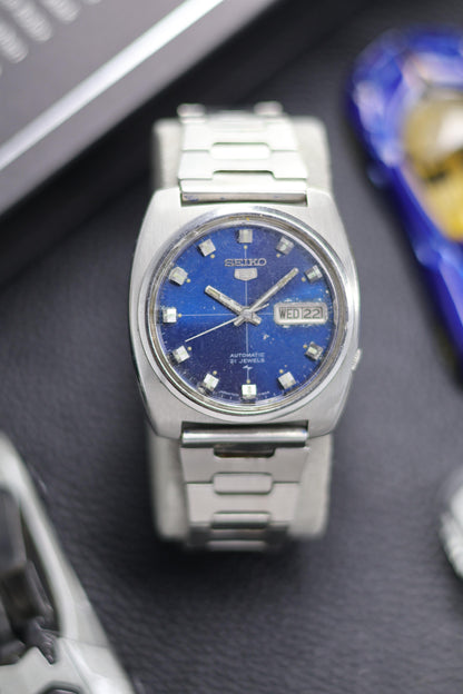 (Super Rare) 1974 Seiko 5 Blue Crosshair Dial - Automatic Vintage Watch (Pre Owned) - SE522