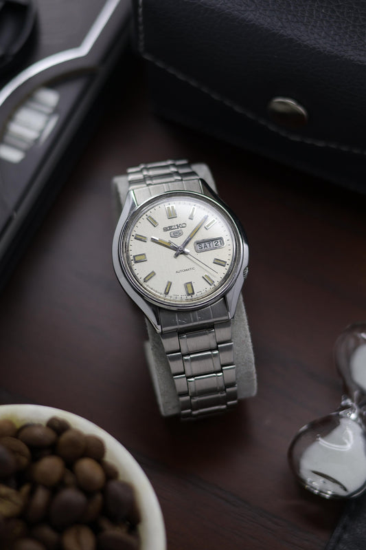 1980 Seiko 5 White Dial- Automatic Vintage Watch (Pre Owned) - A259