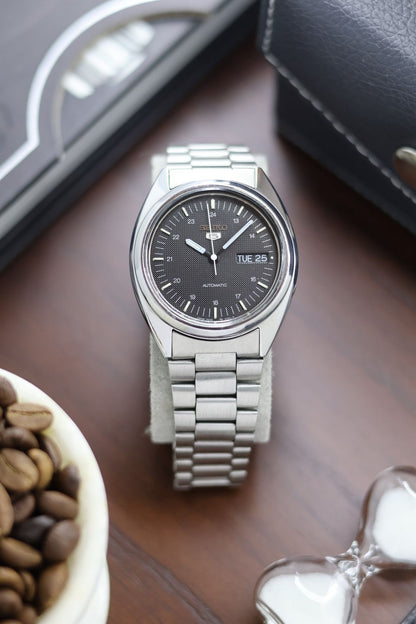 (Super Rare) 1985 Seiko 5 Black Guilloche Dial - Automatic Vintage Watch (Pre Owned) - SE419