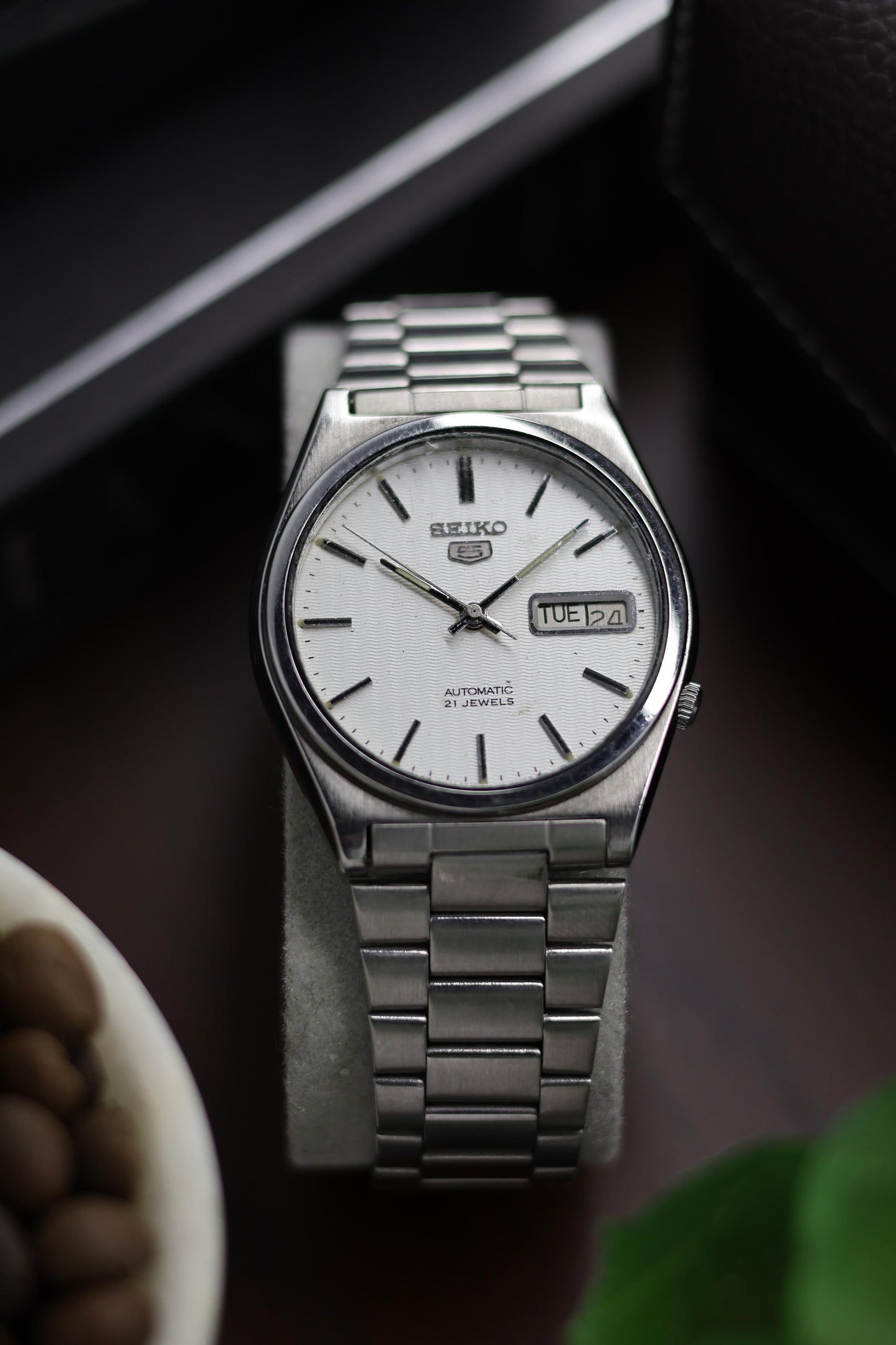 1980 Seiko 5 White Dial - Automatic Vintage Watch (Pre Owned) - A108