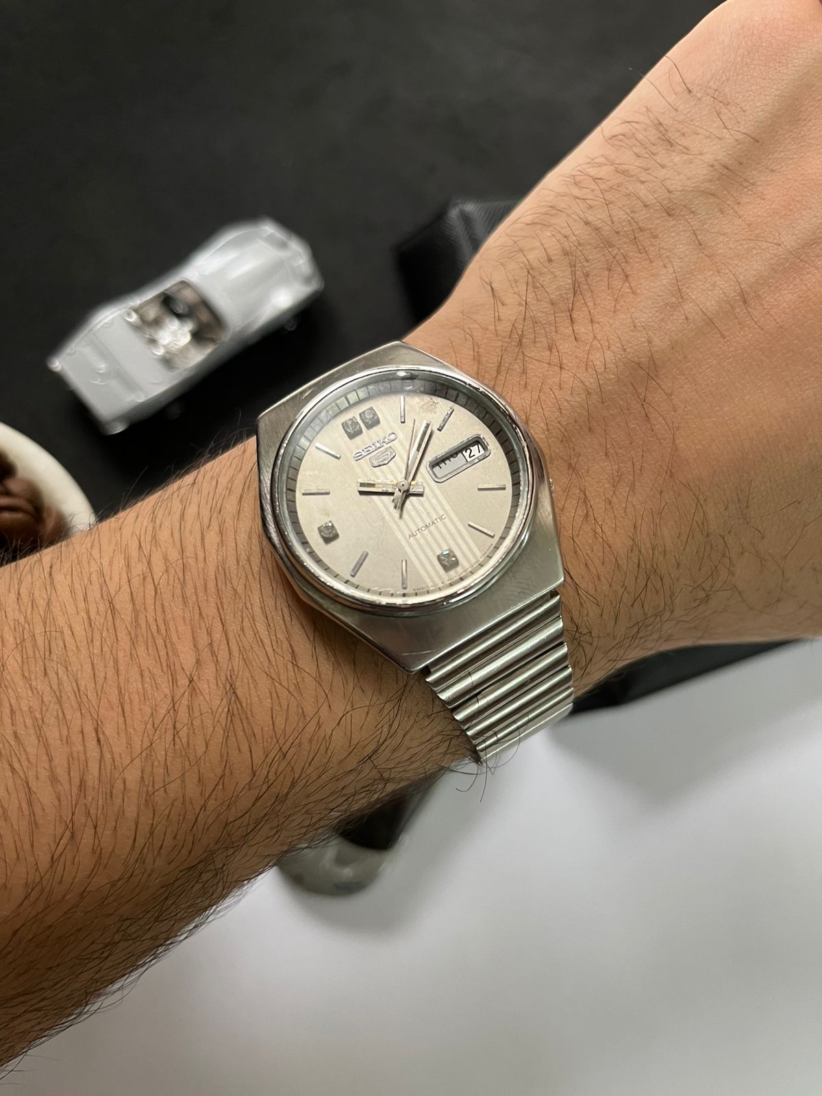 1981 Seiko 5 Silver Dial Pre Owned watchtopia.in