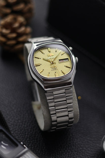 (Super Rare) Orient Tri-Star Crystal Champagne Micro Snakeskin Pattern TV Dial - Automatic Vintage Watch (Pre Owned) - SE553