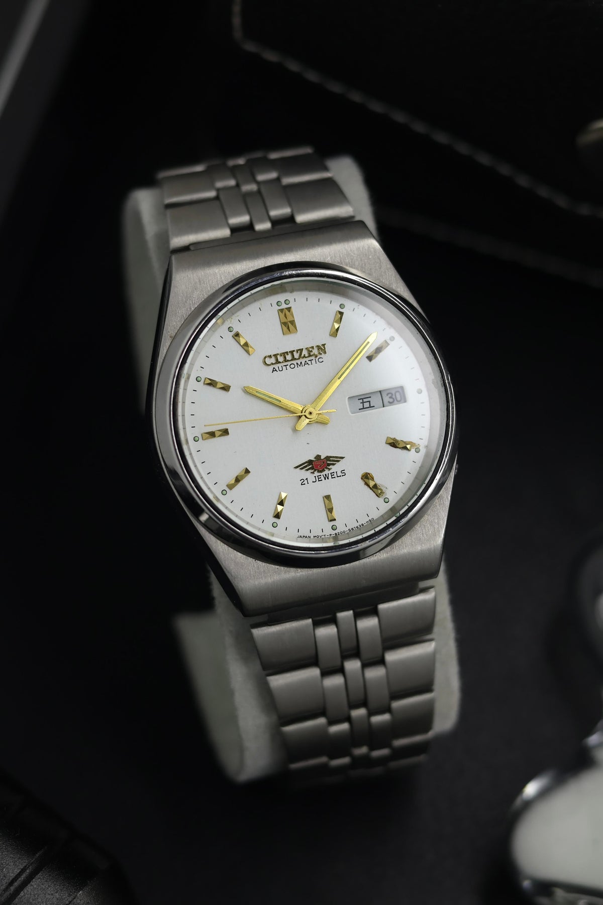 (JDM - Super Rare) Citizen Eagle 7 White Dial with Glass Back & Japanese Kanji Datewheel  - Automatic Vintage Watch (Pre Owned) - SE786