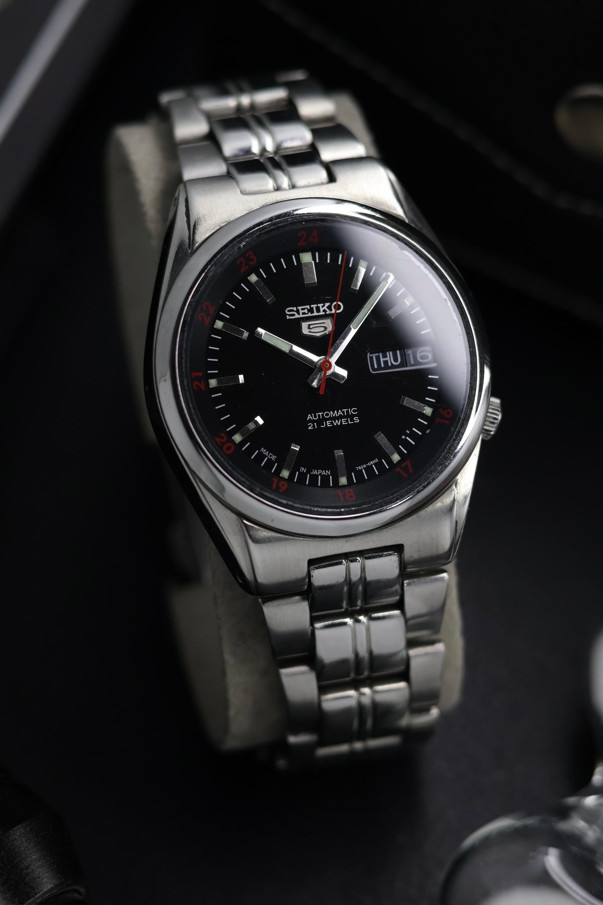 (Super Rare) Seiko 5 Railway Time Black Dial with Glass Back - Automatic Vintage Watch (Pre Owned) - SE733