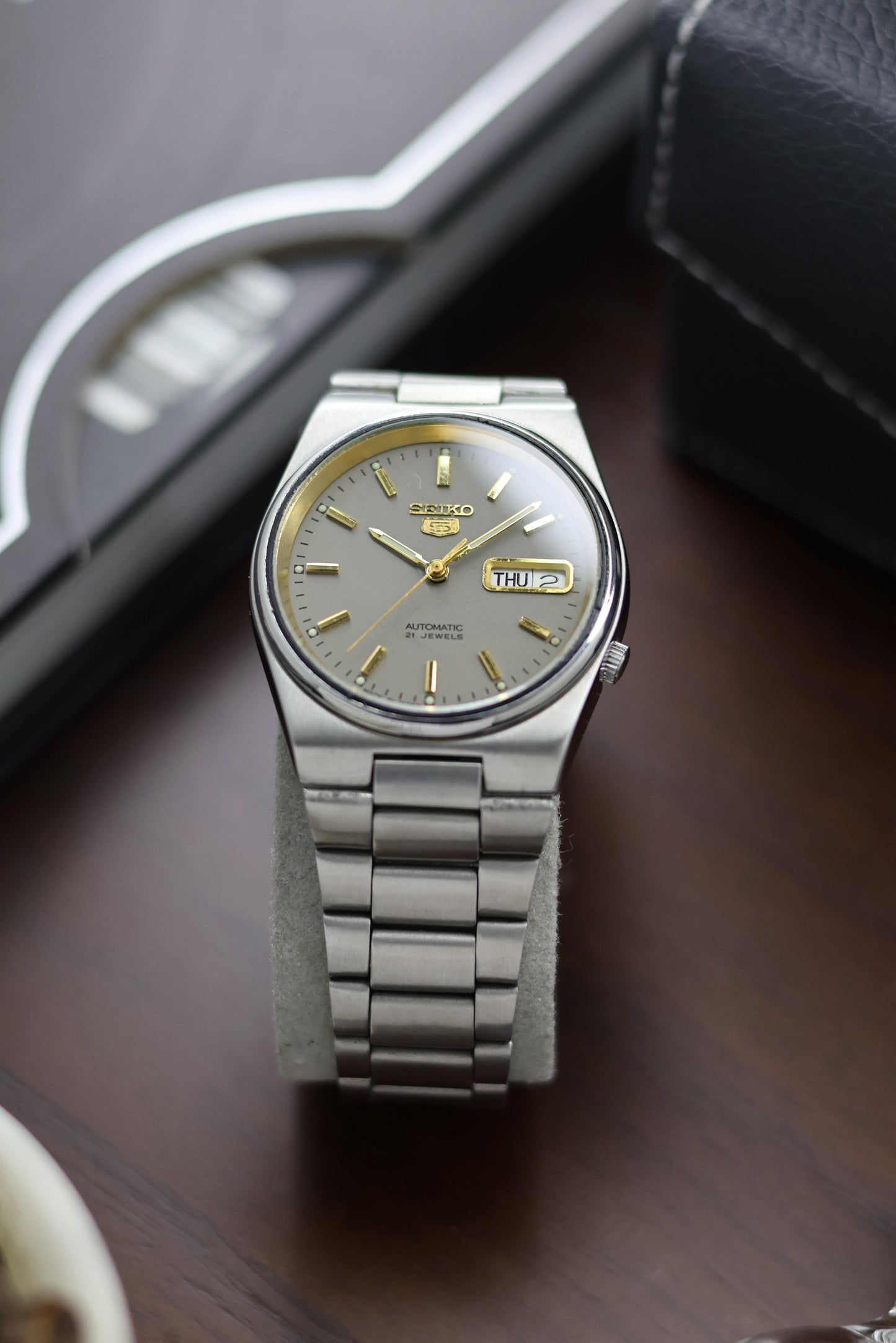 Seiko 5 Grey Dial with Glass Back - Automatic Vintage Watch (Pre Owned) - A368