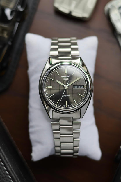 (Super Rare) 1992 Seiko 5 Dark Grey Sunburst Graph Dial (Pre Owned)