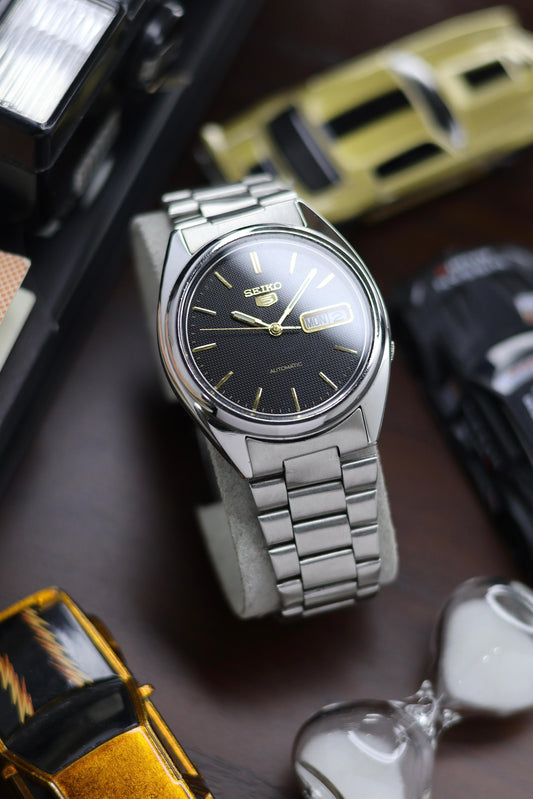 (Super Rare) Seiko 5 SNXG53 Black Guilloche Dial with Glass Back - Automatic Vintage Watch (Pre Owned) - SE497